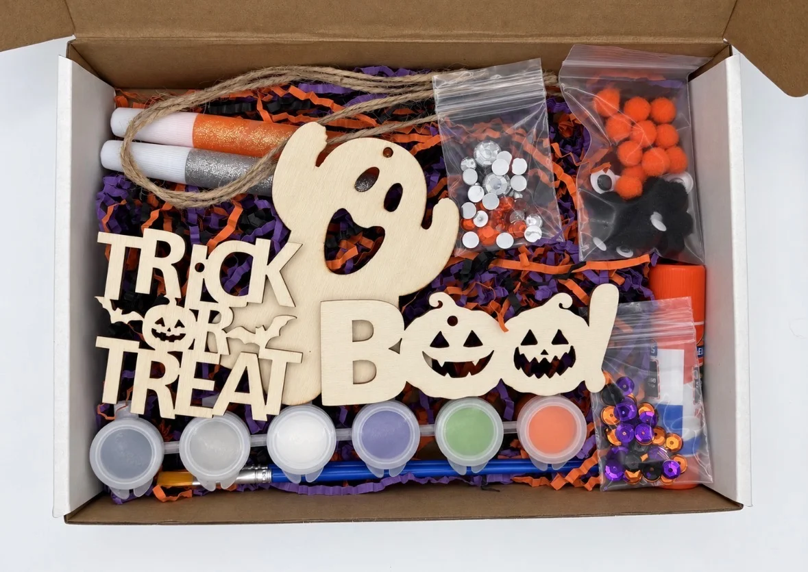 Halloween Wooden Decor Craft Kit for Kids – Paint and Decorate kit example with unfinished wood pieces and craft supplies
